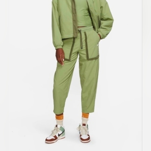 SOLD‼️NWT Nike Sherpa Lined Joggers - Picture 2 of 10